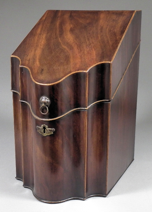 A George III mahogany knife box 15c0a0