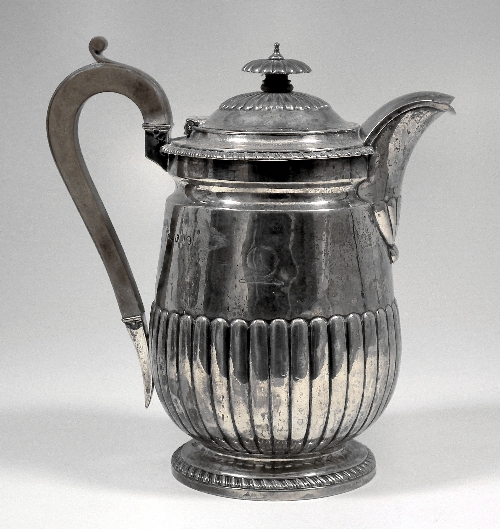 A George III silver coffee jug 15c221