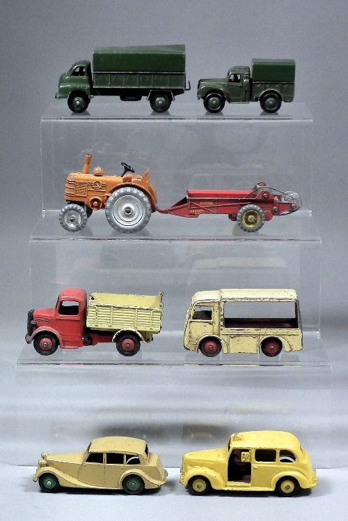 Twelve Dinky Toys diecast model 15c31c