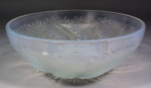 A Lalique frosted glass bowl moulded 15cd3a