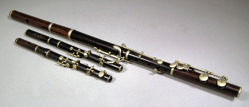 A late 19th Century rosewood flute 15d0ab