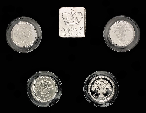 An Elizabeth II Royal Mint Silver 15b85d
