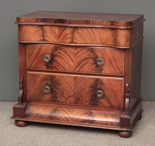A Victorian figured mahogany chest 15d25c