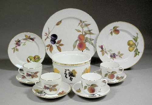 A Royal Worcester porcelain Evesham  15d91c