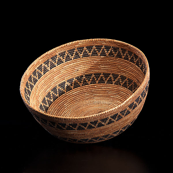 Yokuts Basket woven with bracken 161089