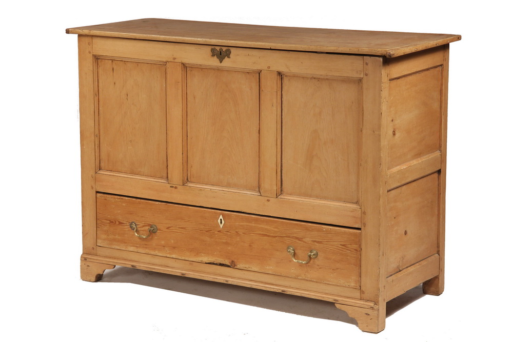 FRENCH PINE BLANKET CHEST 19th 16181a
