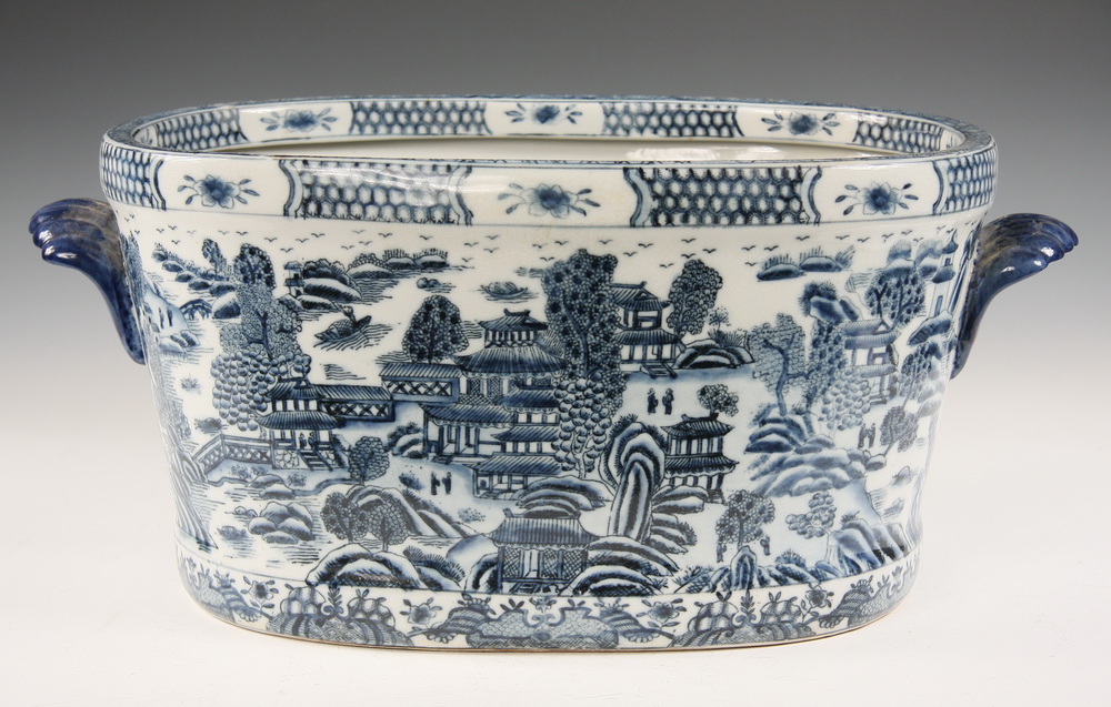 CHINESE PORCELAIN FOOT BATH Chinese 161968