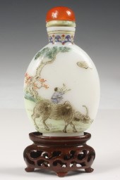 CHINESE PAINTED SNUFF BOTTLE - Painted