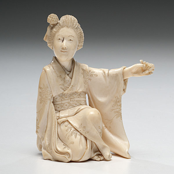 Japanese Carved Ivory Geisha Japanese 1600db
