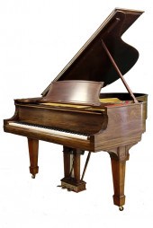 STEINWAY BABY GRAND PIANO - Steinway