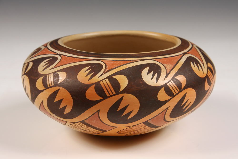 NATIVE AMERICAN POTTERY Low Rolled 16402e