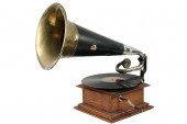EARLY VICTOR TALKING MACHINE - Small