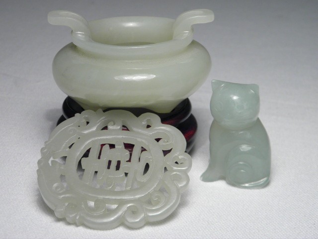 Chinese carved jade items Includes 169223