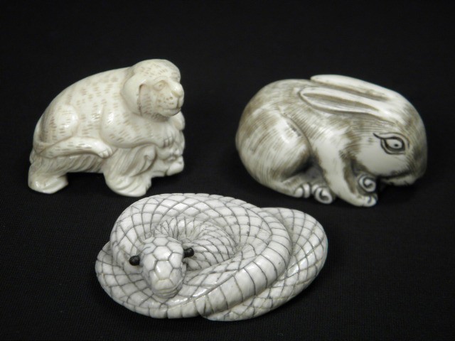 Three Japanese carved ivory netsukes  16b4be