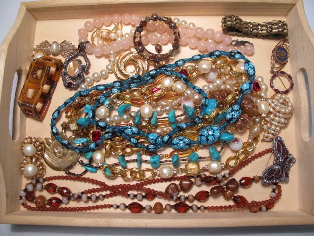 Tray lot of assorted costume jewelry  16ba16