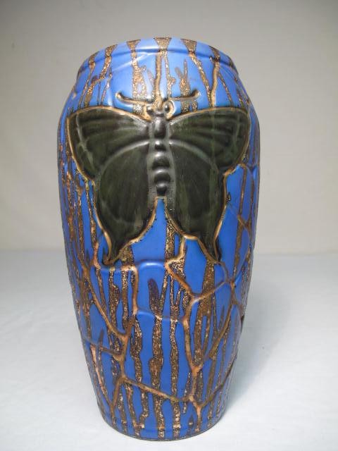 Czechoslovakian art pottery vase  16bad6