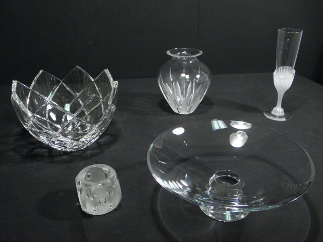 Five pieces of assorted art glass 16bc30
