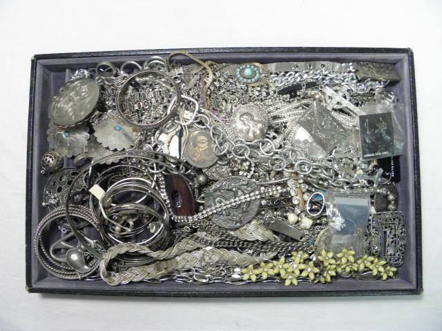 Tray lot of assorted costume jewelry  169a1b
