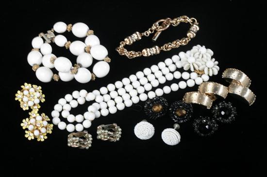 COLLECTION VINTAGE COSTUME JEWELRY 16d860