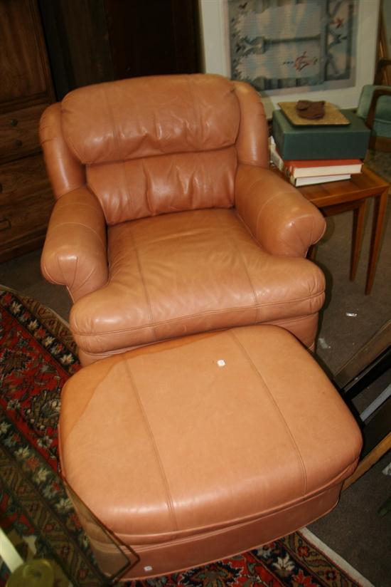 LEATHER UPHOLSTERED CONTEMPORARY CLUB CHAIR
