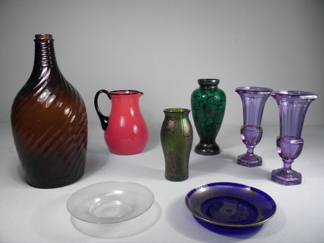 Lot of eight pieces of assorted art glass.
