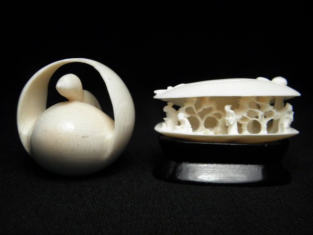 Two Japanese carved ivory netsuke