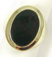 MANS BLOODSTONE AND YELLOW GOLD RING.