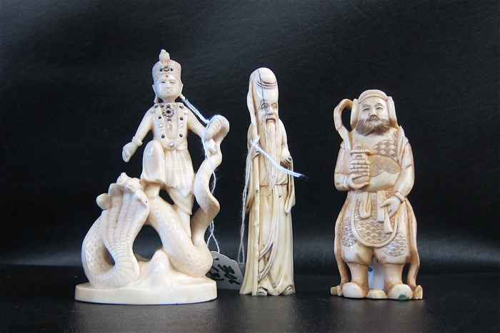 THREE IVORY CARVED CHINESE FIGURES: man standing