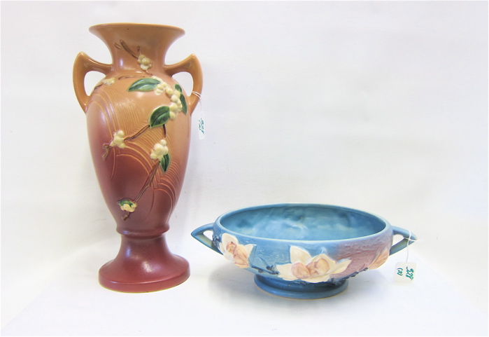 TWO ROSEVILLE POTTERY PIECES a 16f8b7