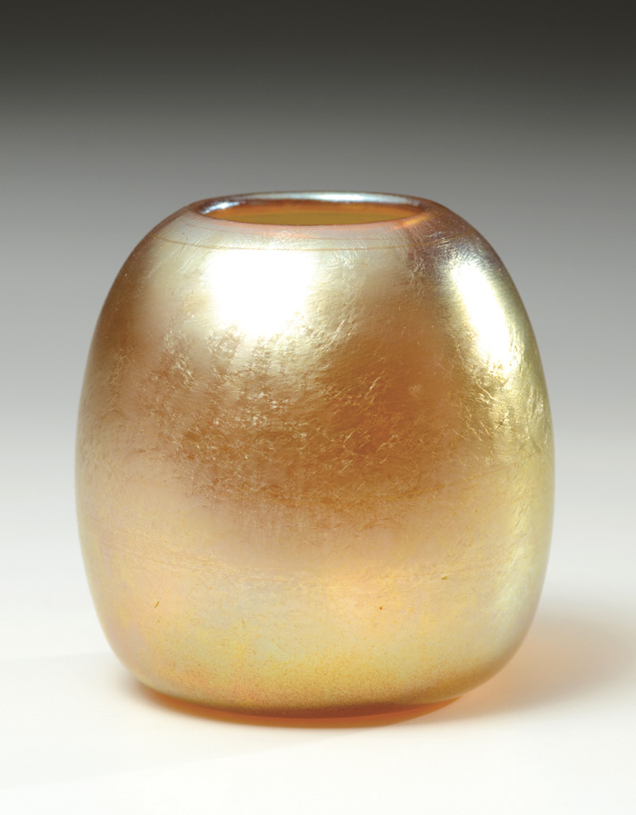 DURAND GOLD IRIDESCENT ART GLASS VASE with