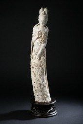 LARGE CHINESE IVORY FIGURE OF MEIREN  170033
