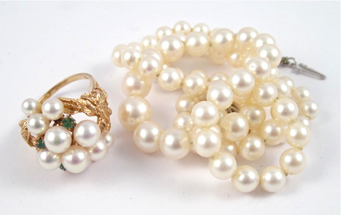 TWO ARTICLES OF PEARL JEWELRY including 170598