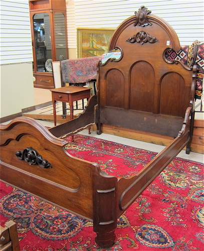 VICTORIAN WALNUT BEDSTEAD WITH