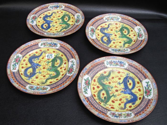 SET OF FOUR CHINESE PORCELAIN PLATES