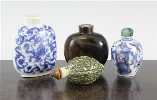 Four various Chinese snuff bottles 17096c