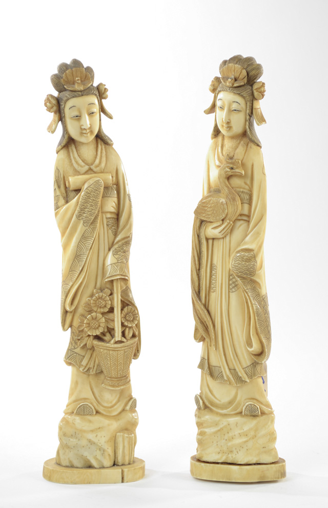 PAIR IVORY CARVED CHINESE FIGURES 16e4e7