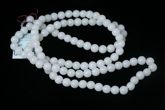 CHINESE WHITE JADE BEAD NECKLACE  16e753