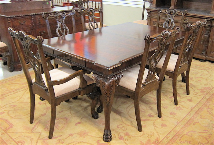 CHIPPENDALE STYLE MAHOGANY DINING
