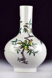 Chinese Famille Rose Porcelain VaseThe