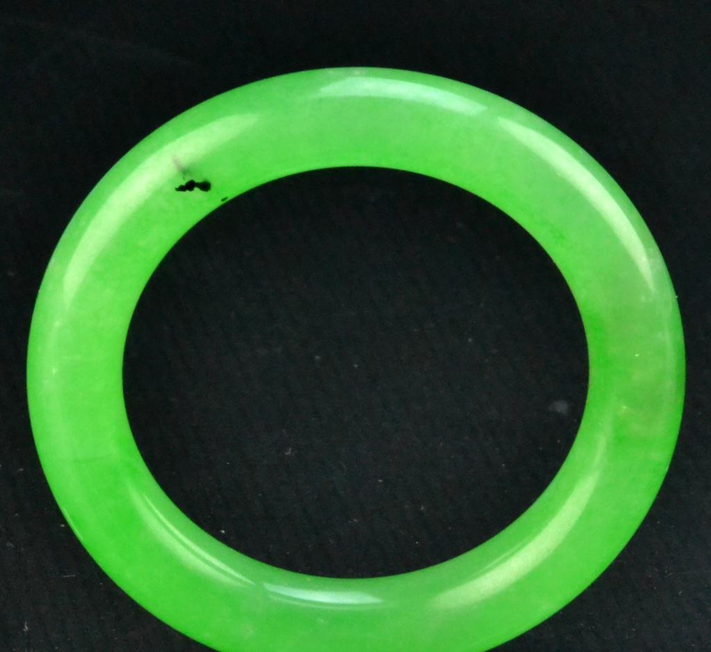 A Fine Chinese Carved Jadeite Bangle 172b00