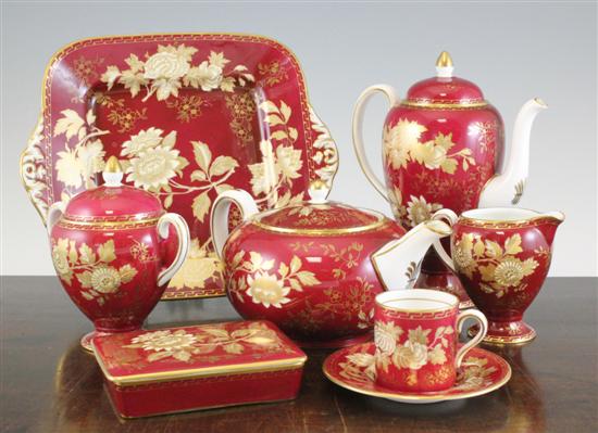 A Wedgwood Ruby Tonquin pattern