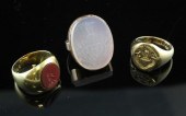 An 18ct gold signet ring with crest 170bd5