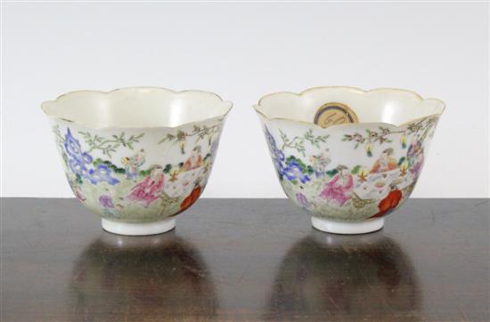 A pair of Chinese famille rose 1712a0