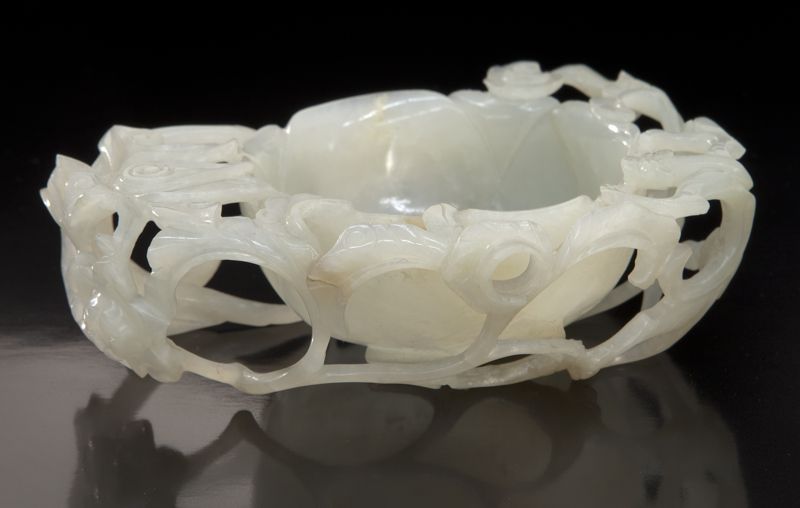 Chinese Ming carved white jade 17442c