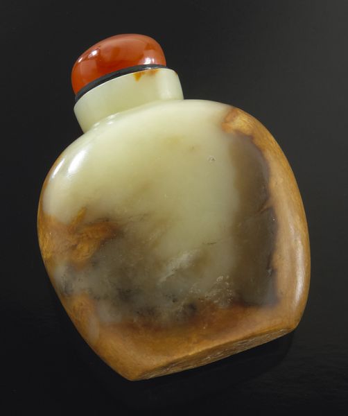 Chinese Qing carved jade snuff 174549