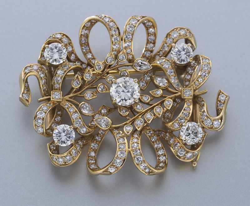 Art Deco 18K gold and diamond broochfeaturing 1746c7