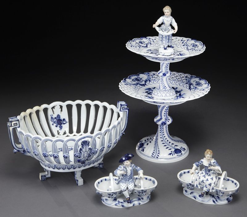 4 Pcs. Meissen porcelain ''Blue Onion'' patterntable