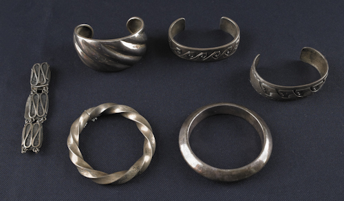Group of Navajo and Mexican silver 175453