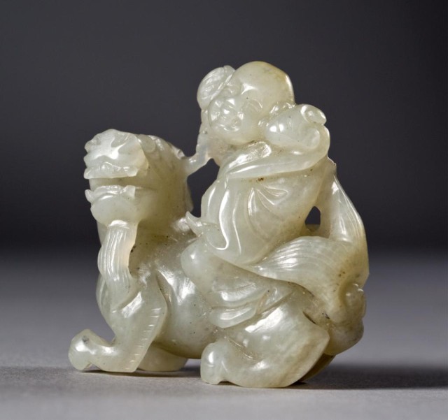 Chinese Qing Carved Pebble Jade 173721