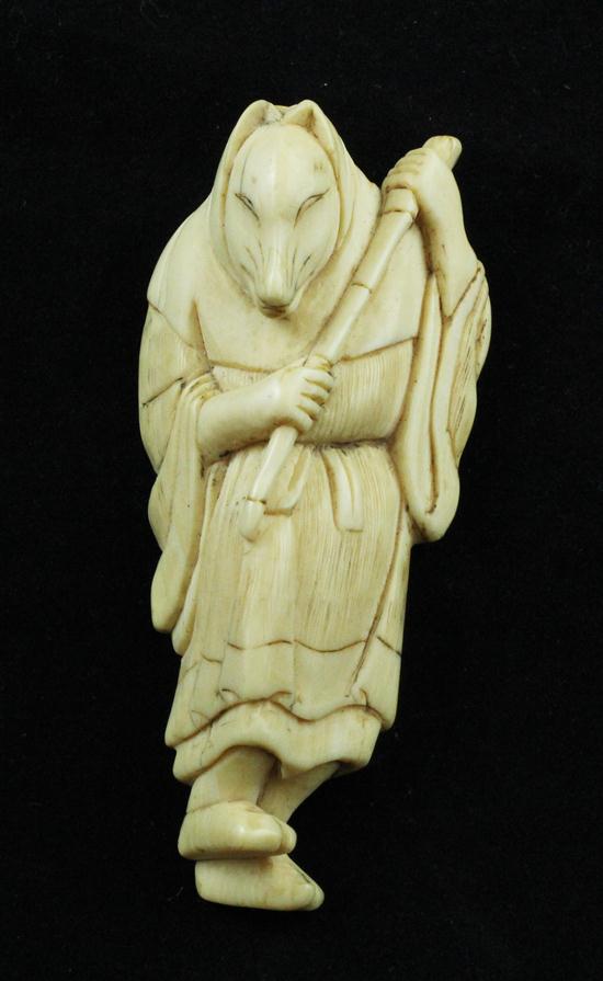 An Edo period ivory netsuke carved